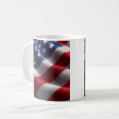 patriotisch schwingende amerikanische Flagge Kaffe Kaffeetasse (Vorderseite Links)