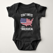 Patriotisch verwirren Sie nicht mit 'Merica Baby Strampler (Vorderseite)