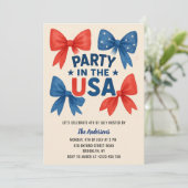 Patriotische 4. Juli Rote und Blaue Bogen Einladung (Stehend Vorderseite)