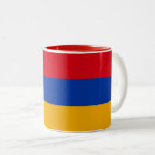 Patriotische armenische Flagge Zweifarbige Tasse (VorderseiteRechts)