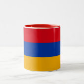 Patriotische armenische Flagge Zweifarbige Tasse (Mittel)