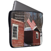 Patriotische Erinnerungen unter der Stallflagge Laptopschutzhülle (Vorne Rechts)