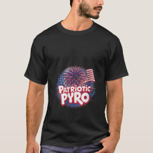 Patriotische Feuerwerke von Frau Pyro am 4. Juli T-Shirt