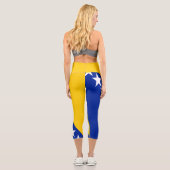 Patriotische Flagge Bosnien-Herzegowina Capri Leggings (Rückseite)