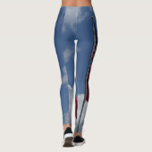 Patriotische Flaggen und ein blauer Himmel an Leggings (Rückseite)