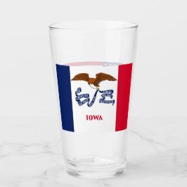 Patriotische Glastasse mit der Flagge von Iowa Glas