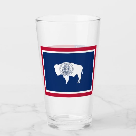Patriotische Glastasse mit der Flagge von Wyoming Glas (Vorderseite)