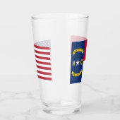 Patriotische Glastasse mit Flagge von North Caroli Glas (Rechts)