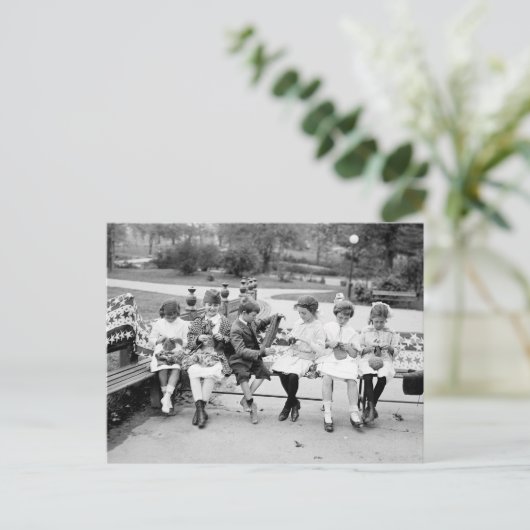 Patriotische Knitting-Biene, Anfang des 19. Jahrhu Postkarte (Stehend Vorderseite)