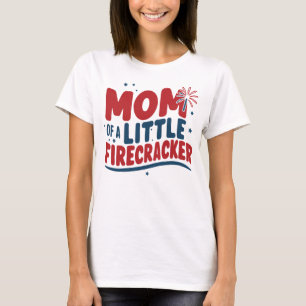 Patriotische Mama eines kleinen Firecracker am 4. T-Shirt