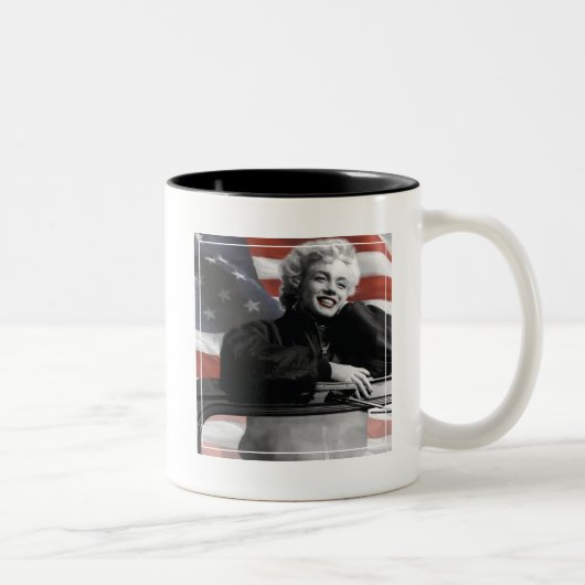 Patriotische Marilyn Zweifarbige Tasse (Rechts)