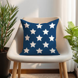 Patriotische Muster für Navy Blue und White Star Kissen<br><div class="desc">Stilvolles marineblaues Kissen mit einem großen weißen Sternmuster. Die Hintergrundfarbe kann durch Anpassen angepasst werden.</div>
