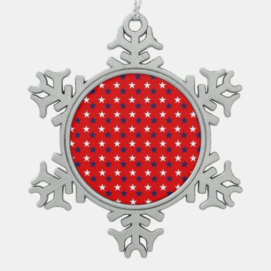 Patriotische Musterstars über Rot Schneeflocken Zinn-Ornament (Vorderseite)