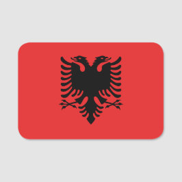 Patriotische Namensmarke mit der Flagge Albaniens Namensschild