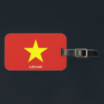 Patriotische Nationalflagge Gepäckanhänger<br><div class="desc">Vietnam National Flag Patriotic Gepäck Tag mit der Vietnamflagge auf der einen Seite des Tags gedruckt. Der mit dem lebendigen Schriftart geschriebene Ländername ist in das Design am unteren Rand integriert. Der Text kann mit der Funktion "Anpassen!" vollständig angepasst werden. Die andere Seite des Tags ist für Ihre Informationen reserviert....</div>