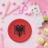 Patriotische Papiertafel mit albanischer Flagge Pappteller (Party)
