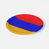 Patriotische Papiertafel mit armenischer Flagge Pappteller (Schrägansicht)