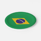 Patriotische Papiertafel mit brasilianischer Flagg Pappteller (Schrägansicht)