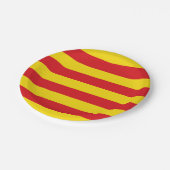 Patriotische Papiertafel mit der Flagge Katalonien Pappteller (Schrägansicht)