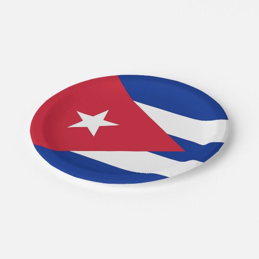 Patriotische Papiertafel mit kubanischer Flagge Pappteller (Schrägansicht)