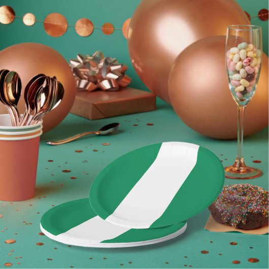 Patriotische Papiertafel mit nigerianischer Flagge Pappteller (Multi)