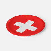 Patriotische Papiertafel mit Schweizer Flagge Pappteller (Schrägansicht)