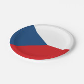 Patriotische Papiertafel mit tschechischer Flagge Pappteller (Schrägansicht)