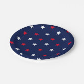 Patriotische rote, dunkelmarineblau blaue Sterne M Pappteller (Schrägansicht)