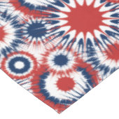 Patriotische rote weiße und blaue Feuerwerkskörper Tischdecke (Schrägansicht)
