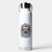 Patriotische rustikale Scheunenhochzeit Trinkflasche (Vorderseite)