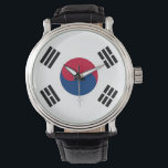 Patriotische Spezialuhr mit Flagge Südkoreas Armbanduhr<br><div class="desc">Fügen Sie Ihrer Accessoires-Kollektion eine Touch Südkoreanischer Stolz hinzu - mit unserer exklusiven Handuhr unter der Flagge Südkoreas! Diese Handuhr, die mit viel Liebe zum Detail gestaltet wurde, ist mehr als nur ein Zeitmesser; sie ist eine Feier der reichen Kultur und des kulturellen Erbes Südkoreas. Das lebendige Design zeigt die...</div>