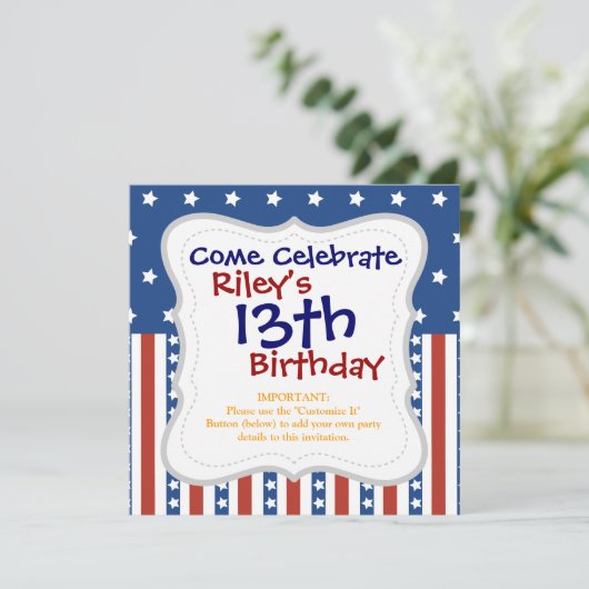 Patriotische Sterne Stripes Freiheits-Flagge Juli Einladung (Stehend Vorderseite)
