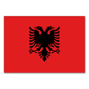Patriotische Tischkarte mit Flagge Albaniens Tischnummer