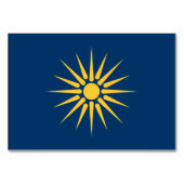 Patriotische Tischkarte mit Flagge Mazedoniens Tischnummer (Vorderseite)