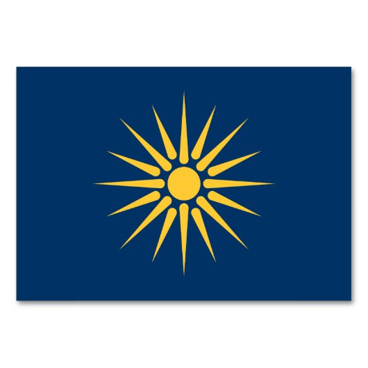 Patriotische Tischkarte mit Flagge Mazedoniens Tischnummer (Vorderseite)