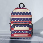 Patriotische US Flagge Bedruckter Rucksack<br><div class="desc">Dieses coole Rucksack-Design hat ein patriotisches Sternen-und Streifen-Muster, inspiriert von der amerikanischen Flagge. Die wiederholt auftretende Gestaltung ist in Rot-, Gelb- und Blau-Tönen gehalten. Fügen Sie Ihr individuelles Monogramm auf die Tasche. Feiern Sie Ihre Liebe der USA mit diesen Taschen, die für den 4. Juli, den 4. Tag der Arbeit,...</div>