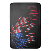Patriotische US-Flagge Fireworks Red Monogram Bath Badematte (Vorderseite Vertikal)
