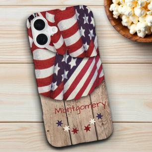 Patriotische USA-Farben-Wimpelgirlande auf Holzzau iPhone 16 Plus Hülle