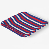 PATRIOTISCHE WEISSE BLAUE STREIFEN PAPPTELLER (Gewinkelt)