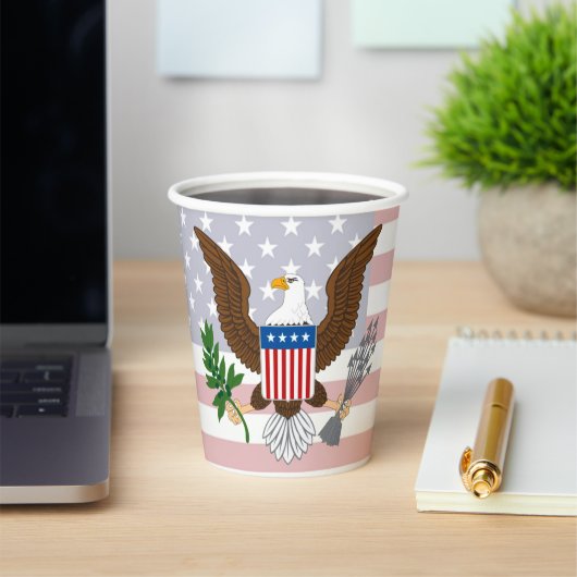 Patriotischer amerikanischer Adler und Flag Paper  Pappbecher (InSitu)