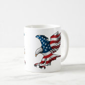 Patriotischer Amerikanischer Flaggenadler Kaffeetasse (VorderseiteRechts)