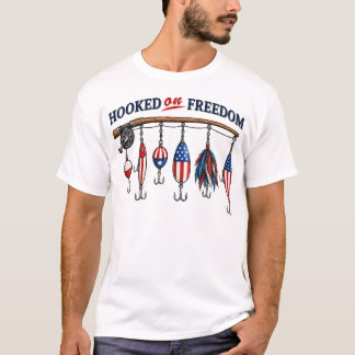 Patriotischer Angelhaken, der an Freiheit hängt T-Shirt