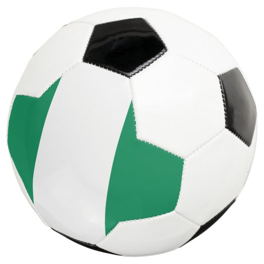 Patriotischer Fußballball mit nigerianischer Flagg Fußball (Dreiviertel)