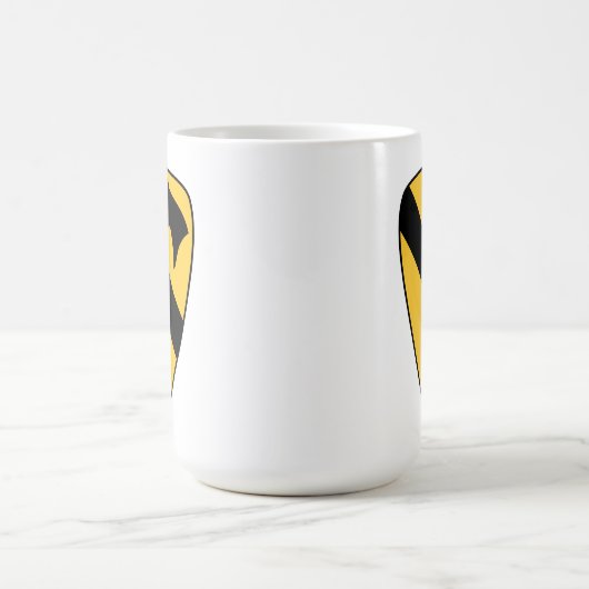 Patriotischer Patch der ersten Cavalry Division Kaffeetasse (Mittel)