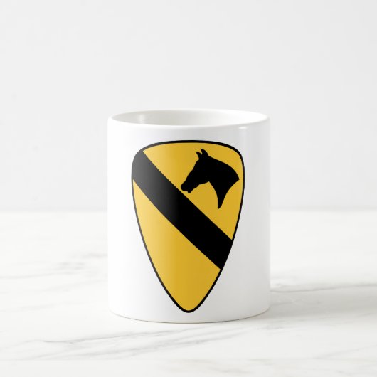 Patriotischer Patch der ersten Cavalry Division Kaffeetasse (Mittel)