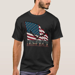Patriotischer Respekt, Adler auf großer USA-Flagge T-Shirt