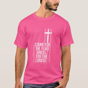 Patriotischer Stand für die Fahne Knie für das Kre T-Shirt