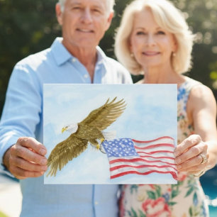 Patriotischer Weißkopfseeadler fliegt mit Amerika Postkarte