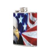 Patriotischer Weißkopfseeadler mit amerikanischer Flachmann (Links)