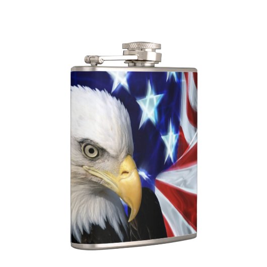 Patriotischer Weißkopfseeadler mit amerikanischer Flachmann (Rechts)